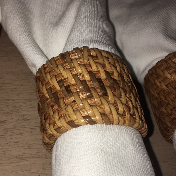 WORLD MARKET - 6 Rattan Napkin Ring Holders with Linen Napkins included! - Picture 3 of 7